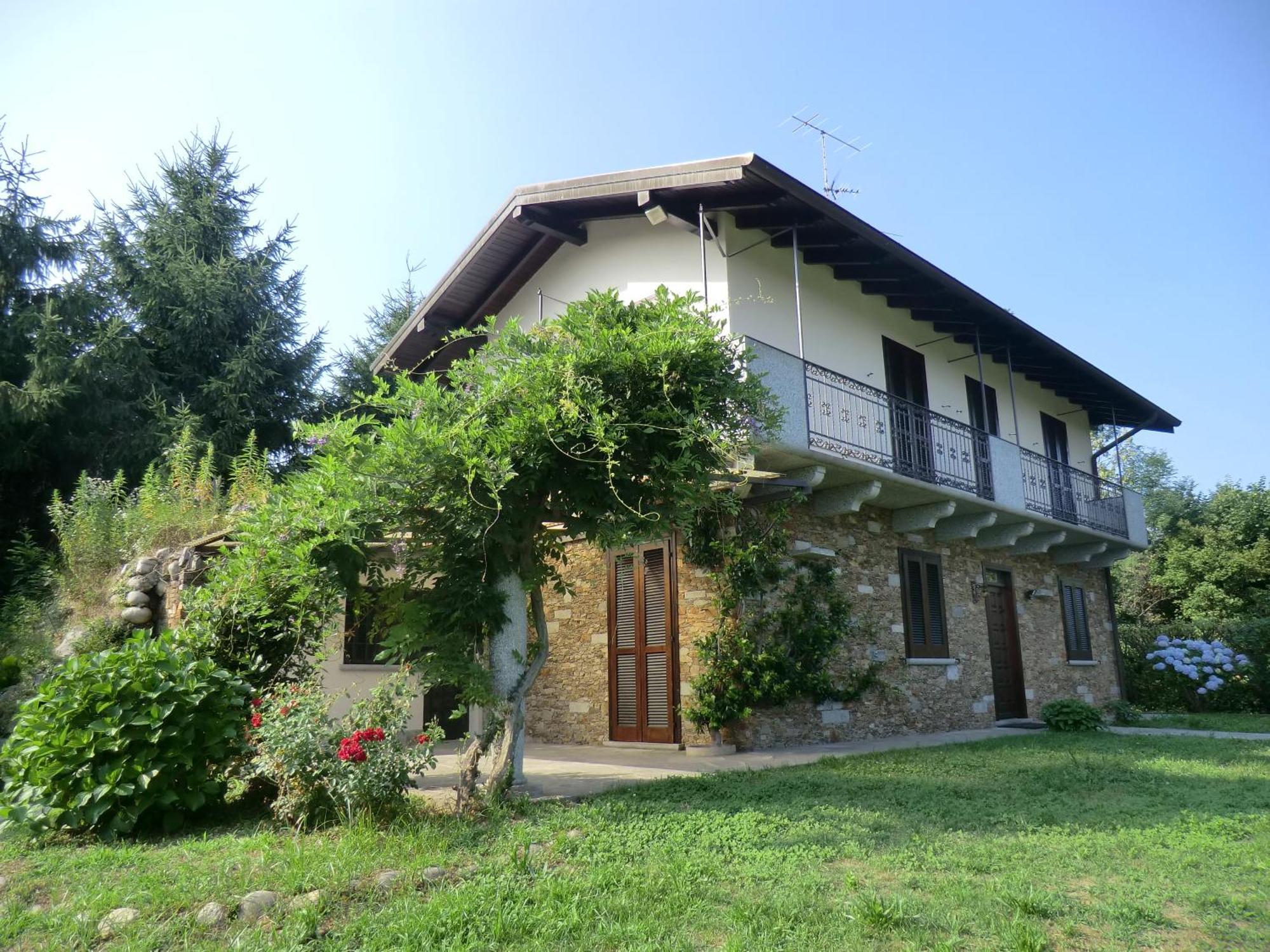 Casale Cadeloro Villa Nebbiuno ภายนอก รูปภาพ