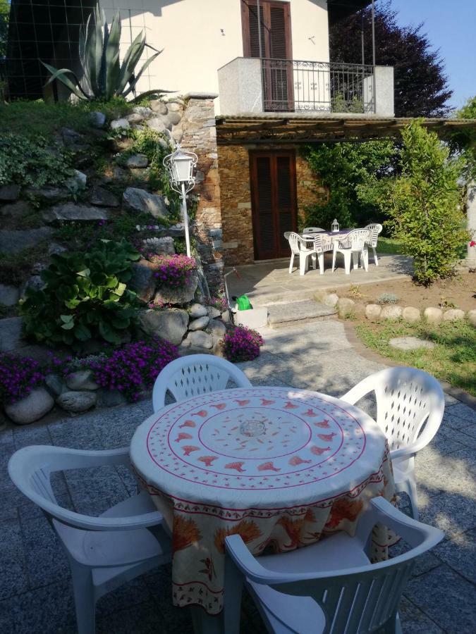 Casale Cadeloro Villa Nebbiuno ภายนอก รูปภาพ